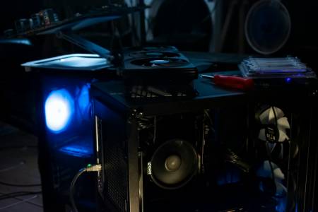 AMD защити решението си за 8GB памет при видеокартите: повече от достатъчно за 1080р